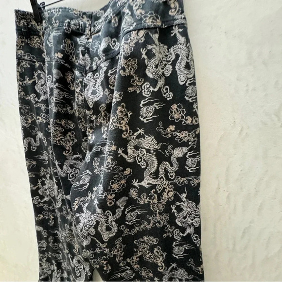 VTG Lees || Women's Dragon Printed Pants Black Ankle Cuffed Size 10 - Picture 10 of 12